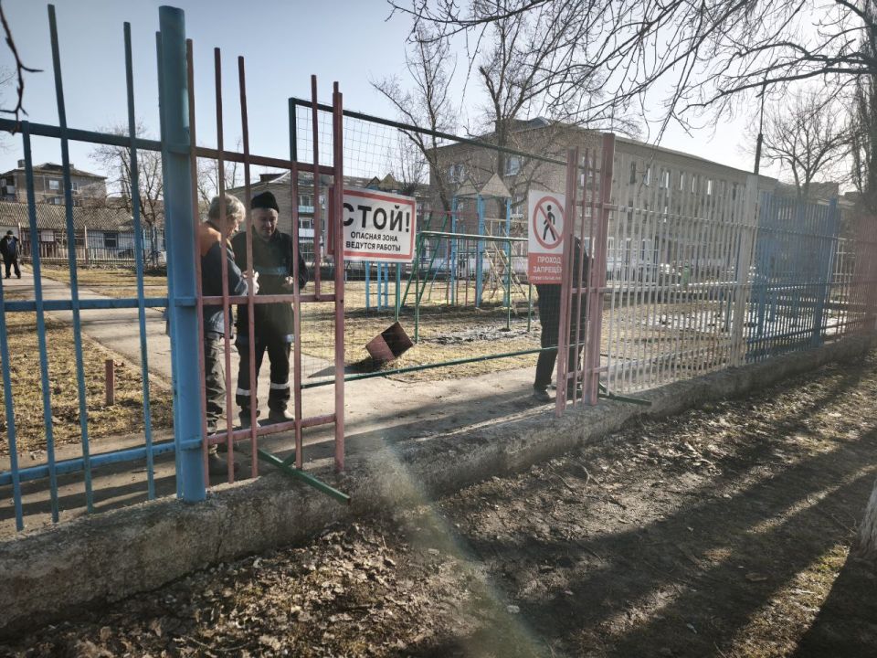 Уважаемые ровенчане!. На территории города, в рамках реализации программы ЛНР «Формирование современной городской среды на территории Луганской Народной Республики», начаты работы по проекту «Благоустройство общественной... Уважаемые ровенчане!. На территории города, в рамках реализации программы ЛНР «Формирование современной городской среды на территории Луганской Народной Республики», начаты работы по проекту «Благоустройство общественной...