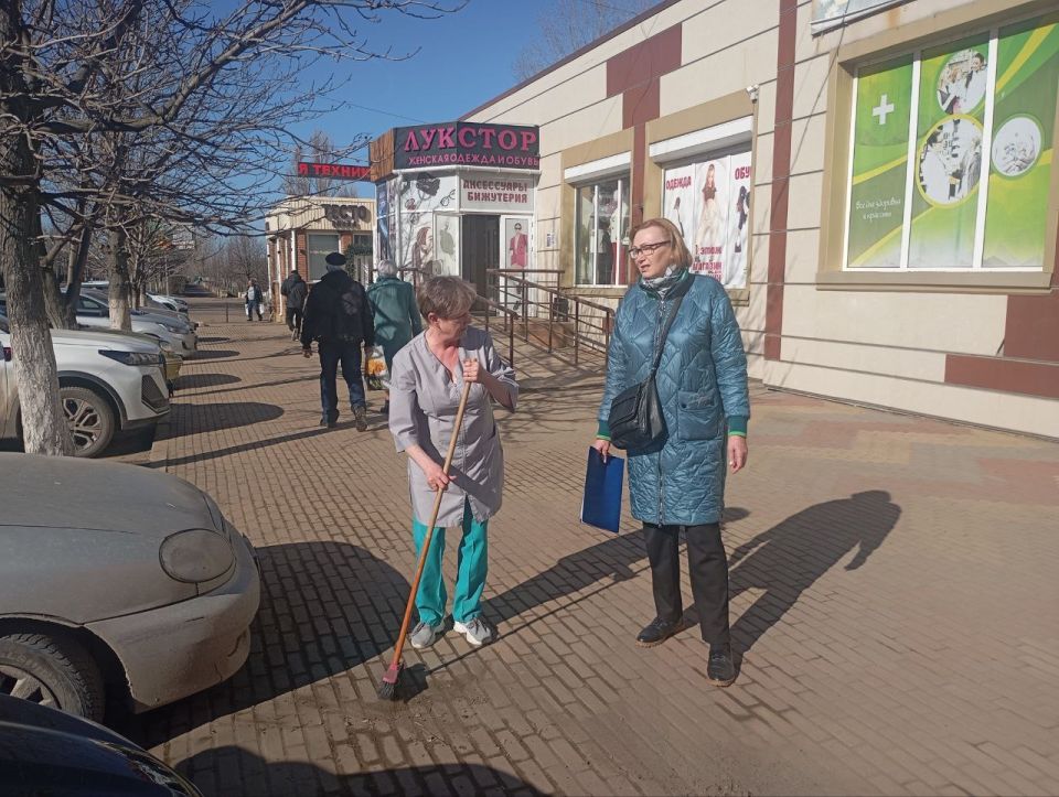 Лутугинский отдел по жизнеобеспечению продолжает работу с предпринимателями по благоустройству прилегающих территорий Лутугинский отдел по жизнеобеспечению продолжает работу с предпринимателями по благоустройству прилегающих территорий