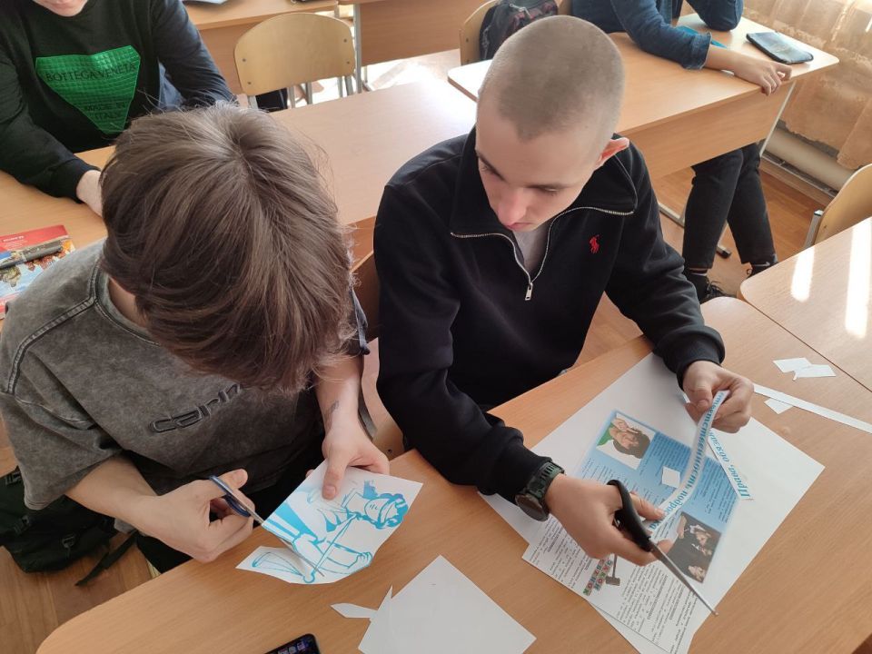 В колледже Беловодска провели конкурс рисунков на тему «Подросток и закон» В колледже Беловодска провели конкурс рисунков на тему «Подросток и закон»
