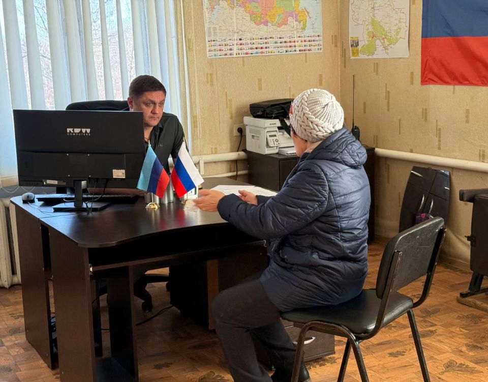 Вячеслав Третьяков: В Администрации села Епифановка Кременского МО прошёл приём граждан под руководством Первого заместителя Запорожца В.В, и начальника отдела по социальным вопросам и обращениям граждан Степановой К. Г Вячеслав Третьяков: В Администрации села Епифановка Кременского МО прошёл приём граждан под руководством Первого заместителя Запорожца В.В, и начальника отдела по социальным вопросам и обращениям граждан Степановой К. Г