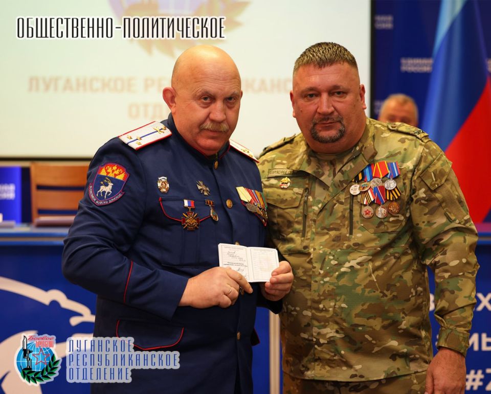 25 февраля Юрий Резанов руководитель Луганского республиканского отделения Всероссийской общественной организации ветеранов «БОЕВОЕ БРАТСТВО», депутат Народного Совета Луганской Народной Республики вручил членские билеты... 25 февраля Юрий Резанов руководитель Луганского республиканского отделения Всероссийской общественной организации ветеранов «БОЕВОЕ БРАТСТВО», депутат Народного Совета Луганской Народной Республики вручил членские билеты...