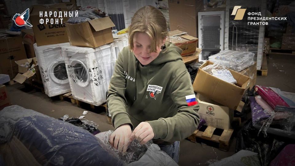 Молодёжка НФ на связи!. Сегодня активисты провели день на складе гуманитарной помощи РИК НФ ЛНР, перебирая необходимые вещи для тех, кто оказался в трудной ситуации Молодёжка НФ на связи!. Сегодня активисты провели день на складе гуманитарной помощи РИК НФ ЛНР, перебирая необходимые вещи для тех, кто оказался в трудной ситуации