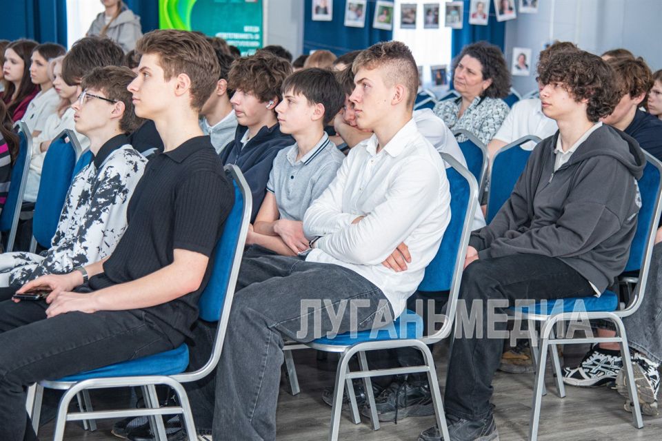 Для луганских школьников проведена лекция «Ответственность за ИТТ-преступления» Для луганских школьников проведена лекция «Ответственность за ИТТ-преступления»