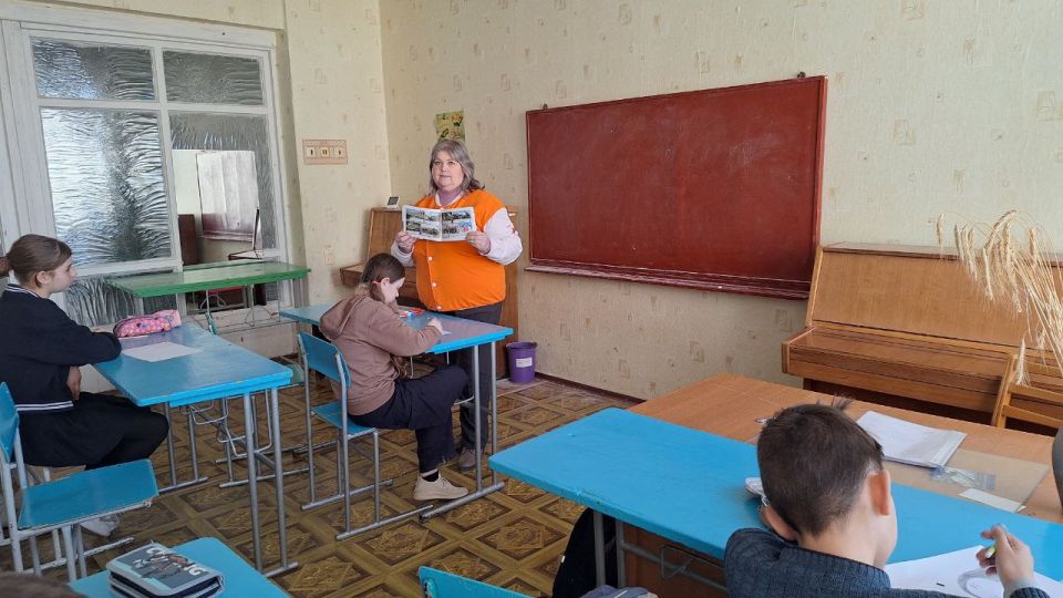 Лекция «Герои Отечества». 11 марта советник директора по воспитанию и взаимодействию с детскими общественными объединениями Пархоменковского УВК № 30 Марина Жарикова провела для обучающихся 5 и 7 класса лекцию «Герои... Лекция «Герои Отечества». 11 марта советник директора по воспитанию и взаимодействию с детскими общественными объединениями Пархоменковского УВК № 30 Марина Жарикова провела для обучающихся 5 и 7 класса лекцию «Герои...