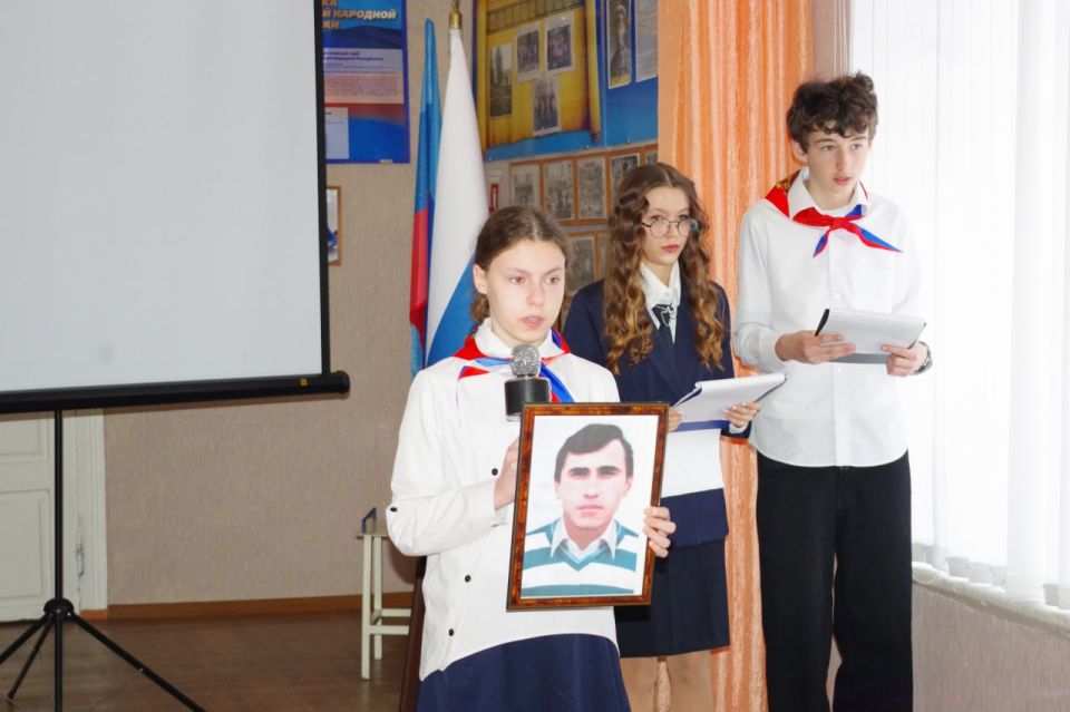 В Сабовской школе открыли «Парты Героя» В Сабовской школе открыли «Парты Героя»