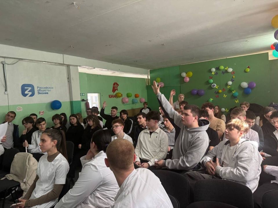 Познавательная встреча со старшеклассниками Познавательная встреча со старшеклассниками