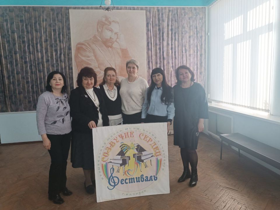 В Алчевской детской музыкальной школе № 1 им. Ивана Алчевского состоялся Xl-й онлайн конкурс-фестиваль фортепианных ансамблей "Созвучие сердец" В Алчевской детской музыкальной школе № 1 им. Ивана Алчевского состоялся Xl-й онлайн конкурс-фестиваль фортепианных ансамблей "Созвучие сердец"