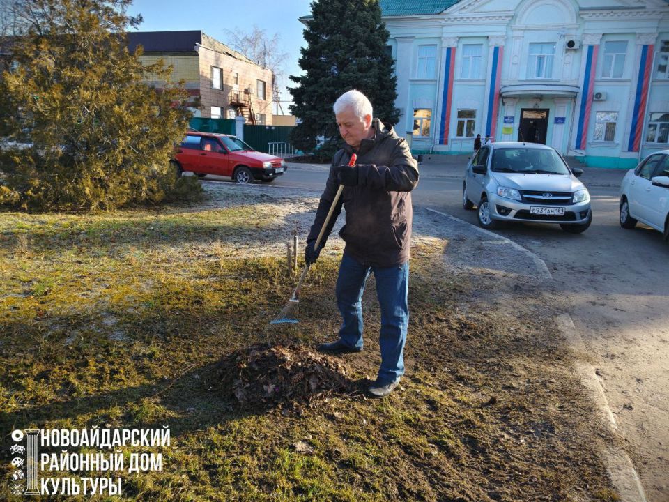 Генеральная уборка в Новоайдарском районном доме культуры! Генеральная уборка в Новоайдарском районном доме культуры!