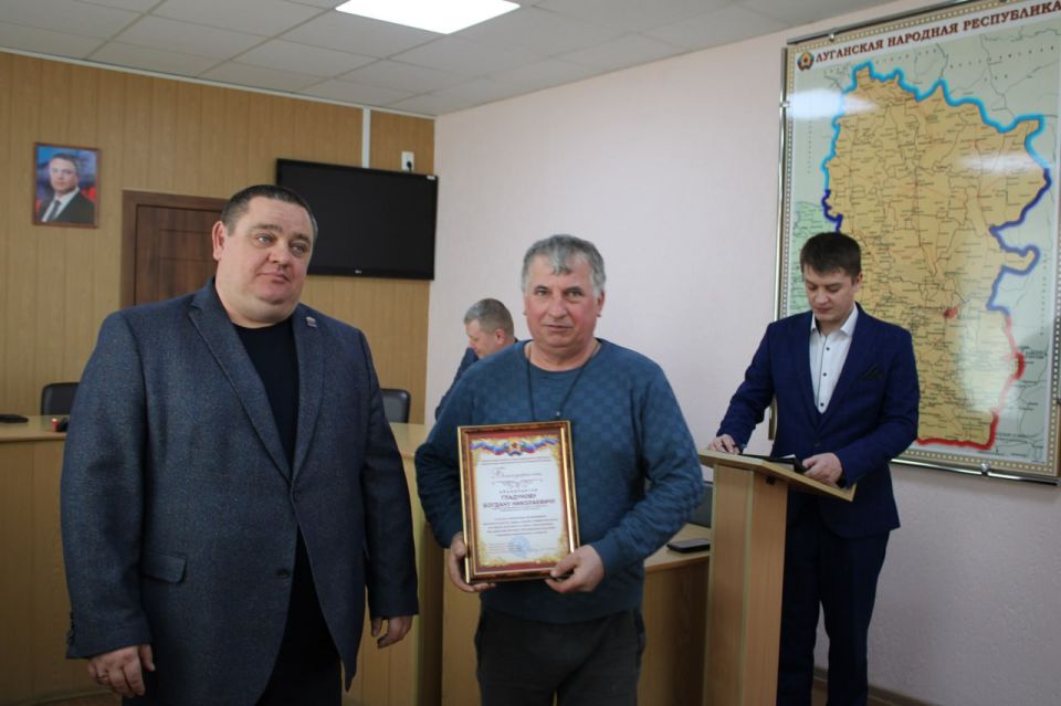 Андрей Рубанцов: Сегодня поздравил с наступающим профессиональным праздником работников жилищно-коммунального хозяйства и бытового обслуживания населения Андрей Рубанцов: Сегодня поздравил с наступающим профессиональным праздником работников жилищно-коммунального хозяйства и бытового обслуживания населения