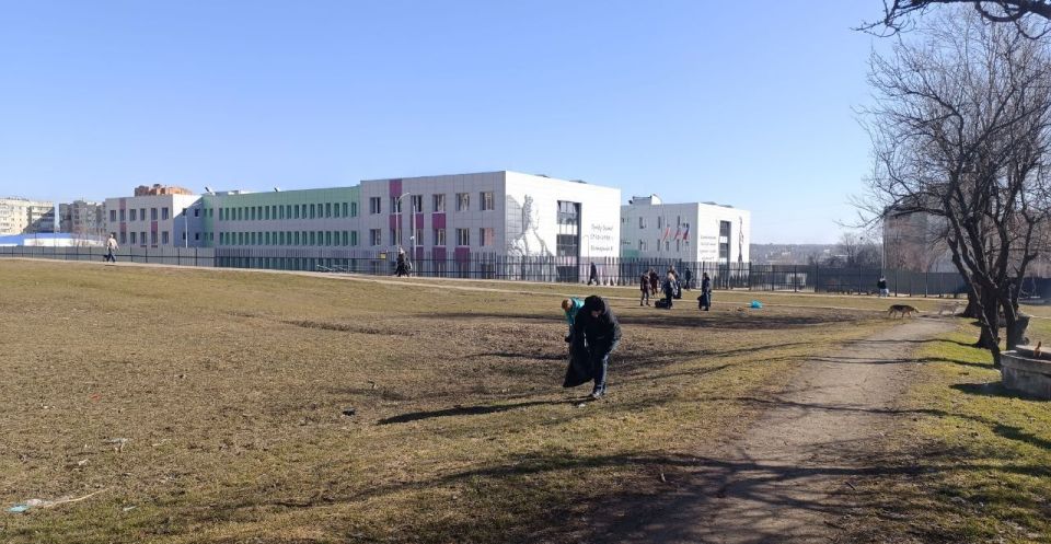 Продолжаются мероприятия по благоустройству территории города Продолжаются мероприятия по благоустройству территории города