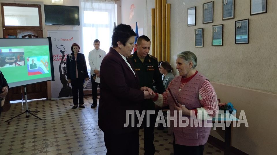 В Сватово открыли Парту Героя В Сватово открыли Парту Героя