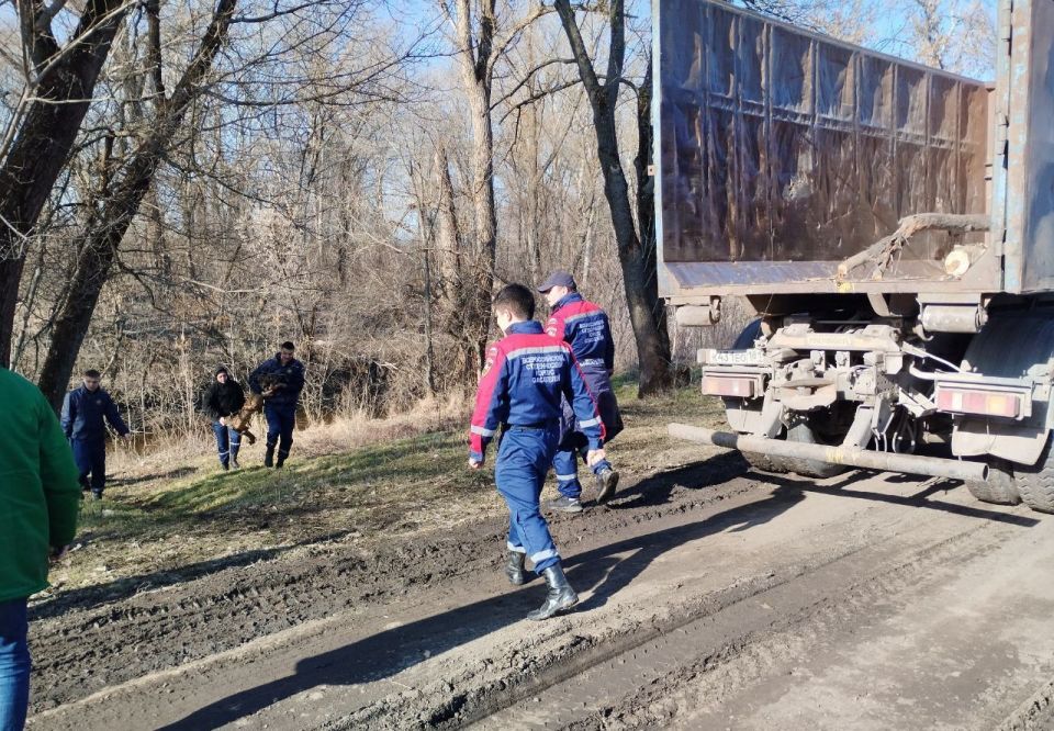 В Луганске спасатели расчистили участок реки Лугань от заторов В Луганске спасатели расчистили участок реки Лугань от заторов