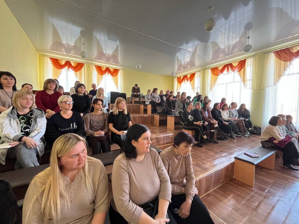 В Ровеньках: Родители и школа объединяют усилия для успешной сдачи ОГЭ и ЕГЭ В Ровеньках: Родители и школа объединяют усилия для успешной сдачи ОГЭ и ЕГЭ