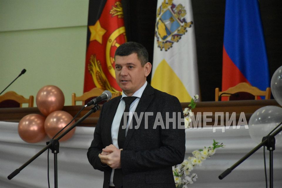 В Антраците отметили заслуги работников жилищно-коммунального хозяйства и бытового обслуживания В Антраците отметили заслуги работников жилищно-коммунального хозяйства и бытового обслуживания