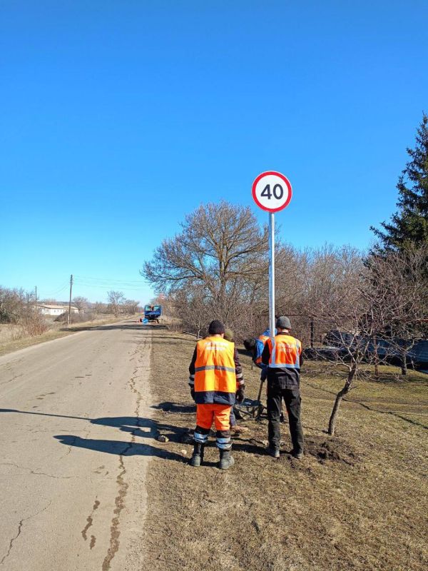 На автомагистралях региона продолжается плановое обновление дорожных знаков и разметки пешеходных переходов На автомагистралях региона продолжается плановое обновление дорожных знаков и разметки пешеходных переходов