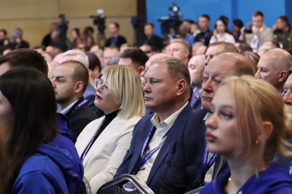 ЛНР на форуме в Ростове. Глава ЛНР Леонид Пасечник и делегация из республики приняли участие во втором окружном отчетно-программном форуме «Есть результат!» партии «Единая Россия», который состоялся 12 марта в... ЛНР на форуме в Ростове. Глава ЛНР Леонид Пасечник и делегация из республики приняли участие во втором окружном отчетно-программном форуме «Есть результат!» партии «Единая Россия», который состоялся 12 марта в...