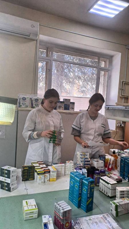 Студенты-выпускники Стахановского медицинского колледжа посетили филиал Центральной городской аптеки №26 Студенты-выпускники Стахановского медицинского колледжа посетили филиал Центральной городской аптеки №26