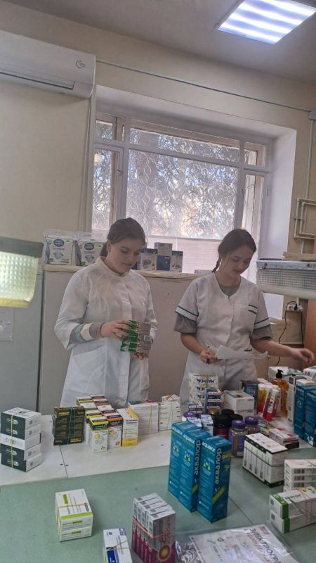 Студенты-выпускники из Стахановского медицинского колледжа в филиале Центральная городская аптека №26! Студенты-выпускники из Стахановского медицинского колледжа в филиале Центральная городская аптека №26!