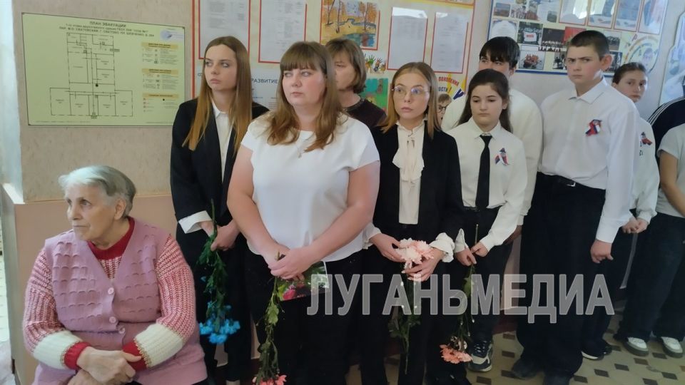 В Сватово открыли Парту Героя В Сватово открыли Парту Героя