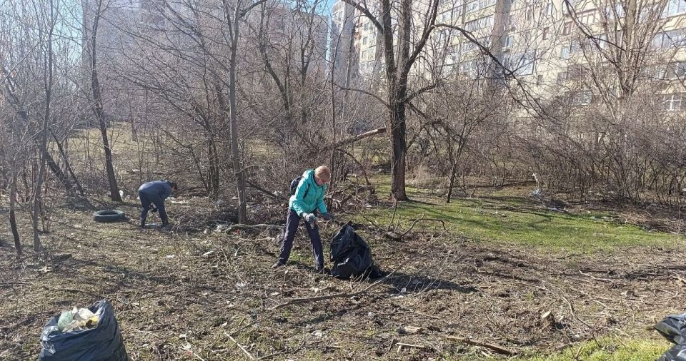 Продолжаются мероприятия по благоустройству территории города Продолжаются мероприятия по благоустройству территории города