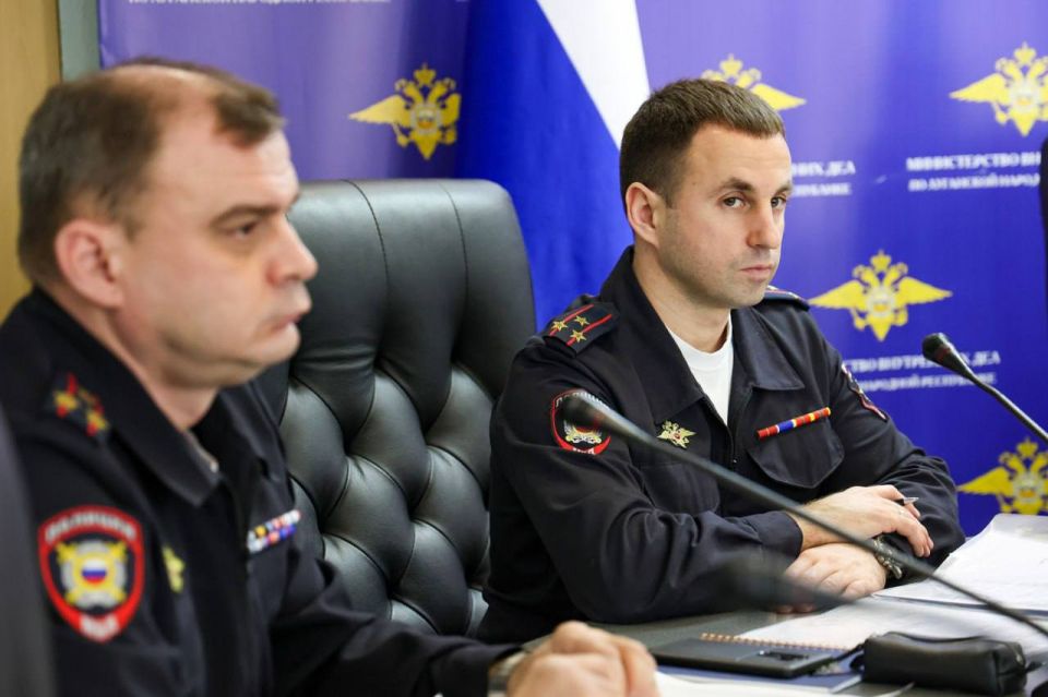 111Александр Корниенко провёл совещание с участием представителей кадровых подразделений территориальных ОВД 111Александр Корниенко провёл совещание с участием представителей кадровых подразделений территориальных ОВД