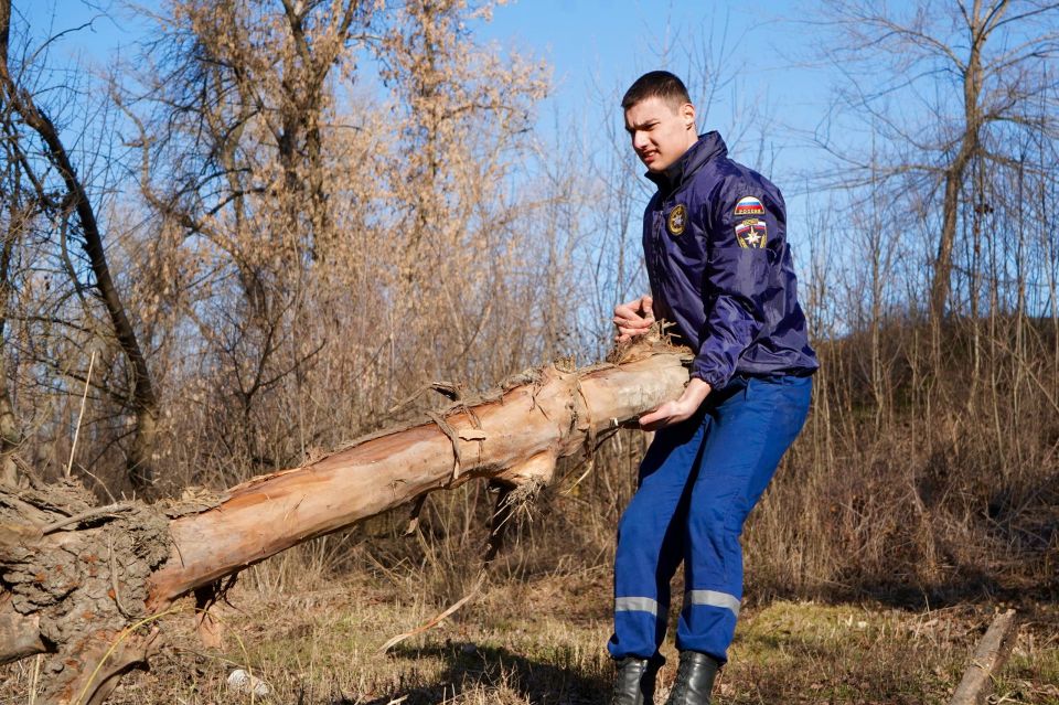 Помощь в расчистке реки Лугань Помощь в расчистке реки Лугань
