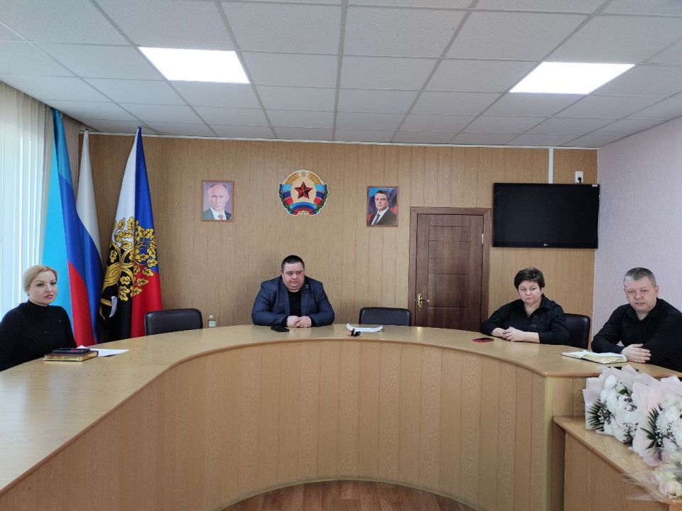 Сегодня Глава городского округа город Ровеньки Андрей Рубанцов провел плановое рабочее совещание с руководителями управлений администрации и структурных подразделений Сегодня Глава городского округа город Ровеньки Андрей Рубанцов провел плановое рабочее совещание с руководителями управлений администрации и структурных подразделений