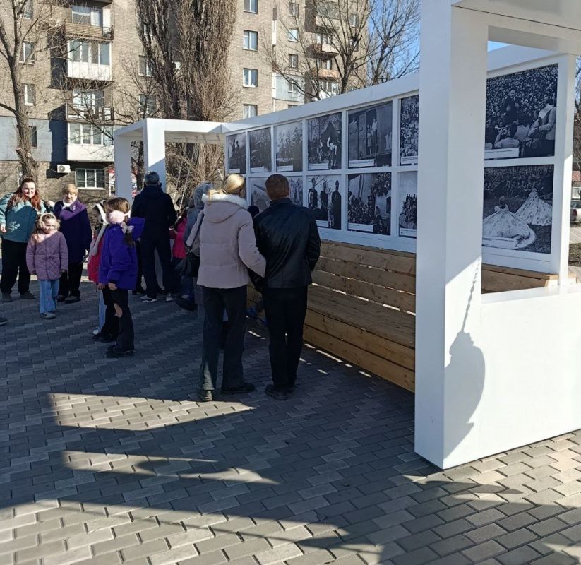 Уникальная выставка под названием «Театральная площадь» открыта на площади 25-летия Победы Уникальная выставка под названием «Театральная площадь» открыта на площади 25-летия Победы