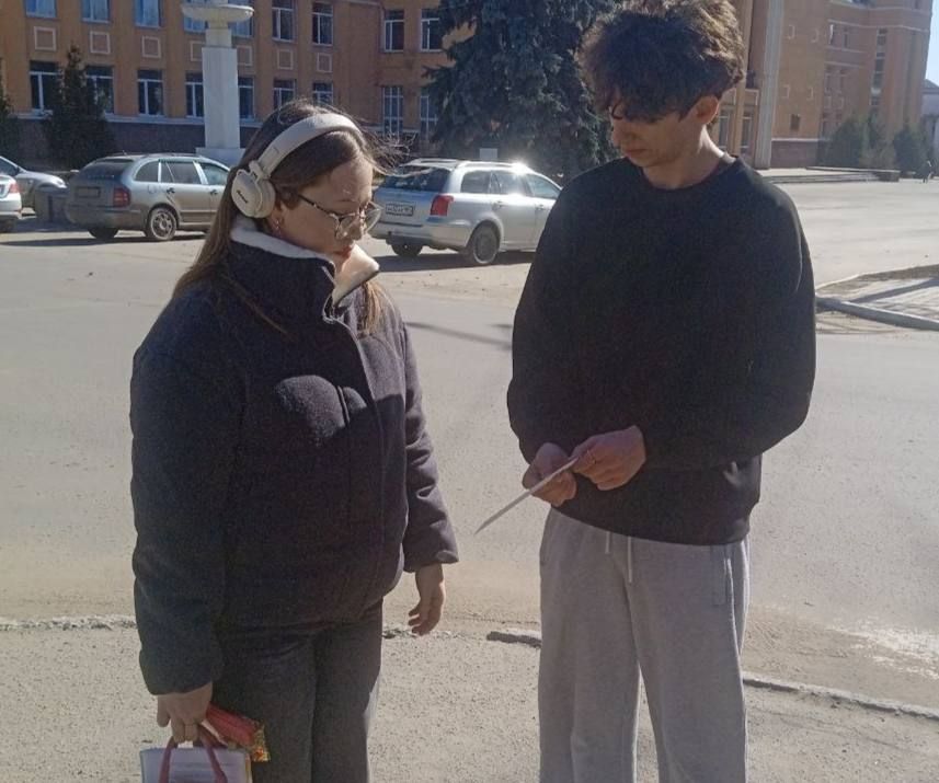 Стань ярче на дороге: профилактический рейд в Стаханове Стань ярче на дороге: профилактический рейд в Стаханове