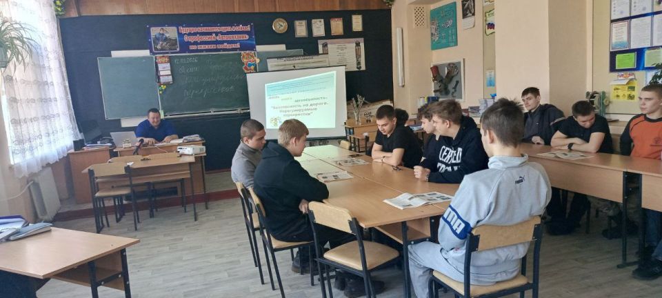 Ровеньковский детский центр научно-технического творчества провел открытое тематическое занятие кружка «Школа юного автомобилиста» по теме «Безопасность на дороге. Нерегулируемые перекрестки» Ровеньковский детский центр научно-технического творчества провел открытое тематическое занятие кружка «Школа юного автомобилиста» по теме «Безопасность на дороге. Нерегулируемые перекрестки»