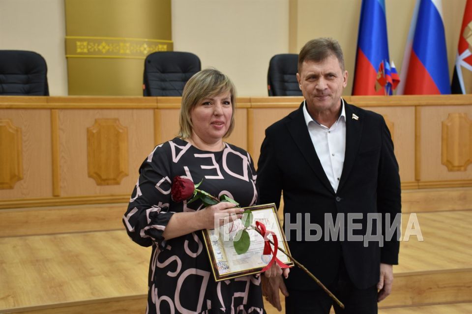 В преддверии профессионального праздника в Алчевске чествовали работников жилищно-коммунального хозяйства В преддверии профессионального праздника в Алчевске чествовали работников жилищно-коммунального хозяйства