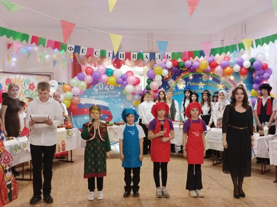 В Ровеньках состоялся «Фестиваль национальной кухни народов России», в рамках Года единства народов В Ровеньках состоялся «Фестиваль национальной кухни народов России», в рамках Года единства народов