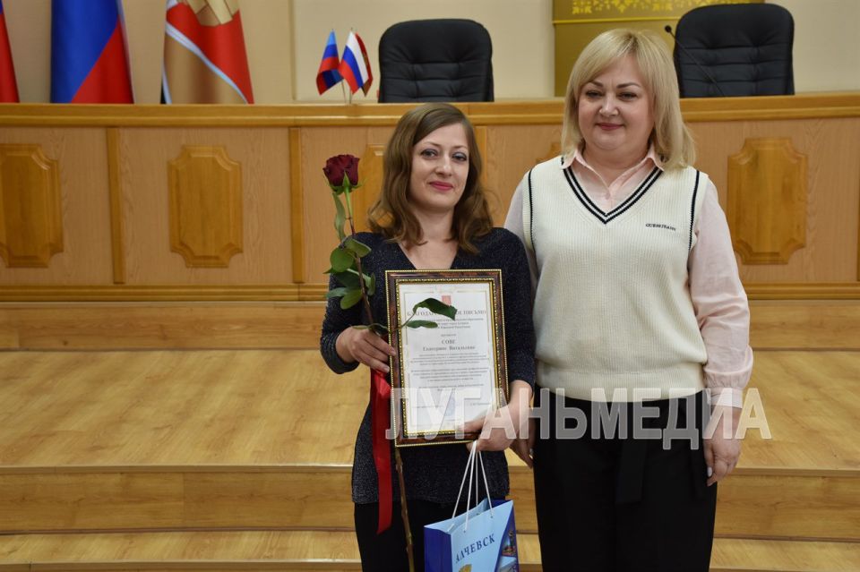 В преддверии профессионального праздника в Алчевске чествовали работников жилищно-коммунального хозяйства В преддверии профессионального праздника в Алчевске чествовали работников жилищно-коммунального хозяйства