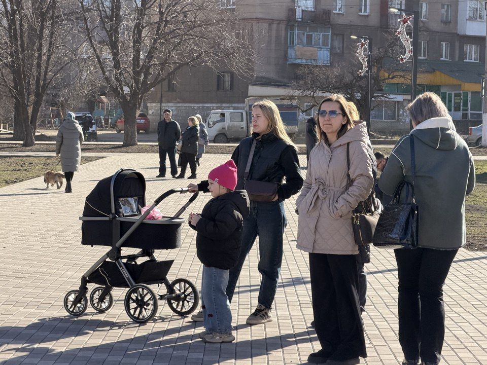 Уникальная выставка под названием «Театральная площадь» открыта на площади 25-летия Победы Уникальная выставка под названием «Театральная площадь» открыта на площади 25-летия Победы