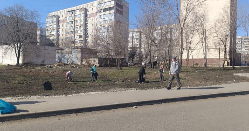 Продолжаются мероприятия по благоустройству территории города Продолжаются мероприятия по благоустройству территории города