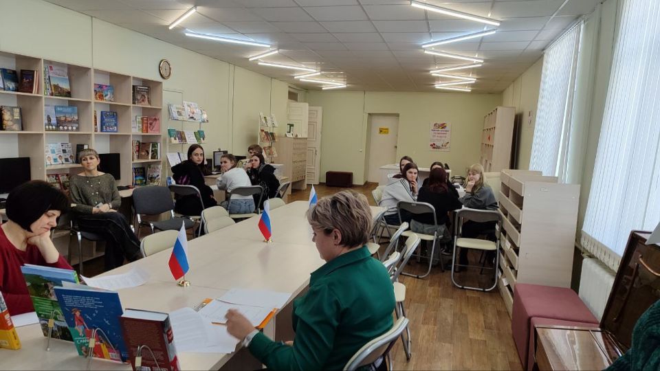 В модельной библиотеке МБУ «АГЦБС» прошла интеллектуальная игра «Путешествие по Крыму и России», приуроченная ко Дню воссоединения Крыма с Российской Федерацией В модельной библиотеке МБУ «АГЦБС» прошла интеллектуальная игра «Путешествие по Крыму и России», приуроченная ко Дню воссоединения Крыма с Российской Федерацией