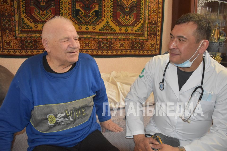 Пожилых жителей Северодонецка посетил мобильный медицинский десант Пожилых жителей Северодонецка посетил мобильный медицинский десант