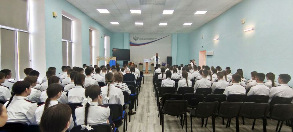 Каждый старшеклассник задумывается, кем он видит себя в жизни, какую профессию выбрать Каждый старшеклассник задумывается, кем он видит себя в жизни, какую профессию выбрать
