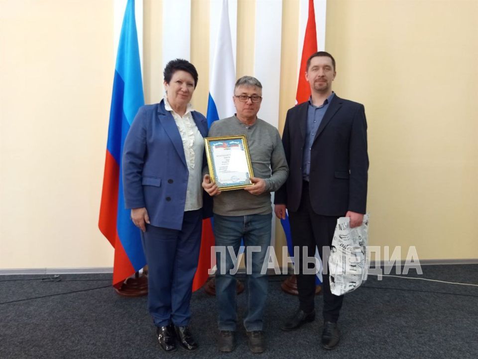 В Сватово поздравили жителей округа, задействованных в сфере ЖКХ В Сватово поздравили жителей округа, задействованных в сфере ЖКХ