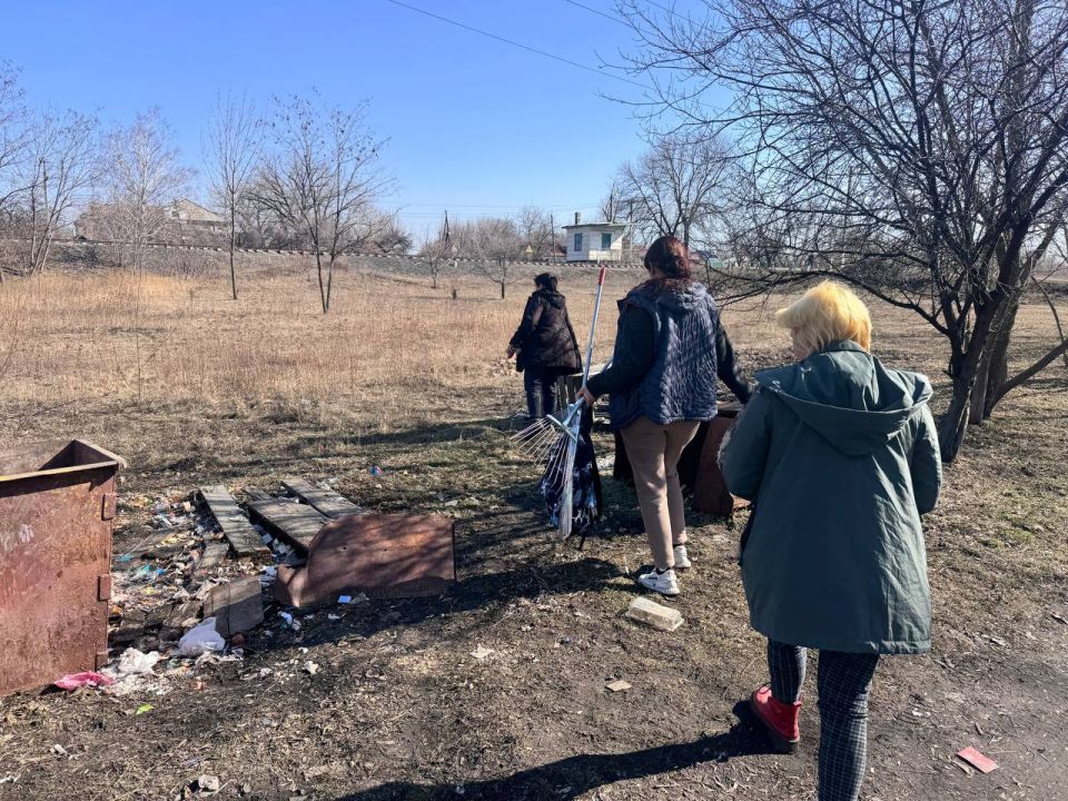 13 марта в пгт Дзержинский прошли работы по благоустройству территории ул. Герцена в районе Ровеньковского ясли-сада комбинированного вида «Тополек» 13 марта в пгт Дзержинский прошли работы по благоустройству территории ул. Герцена в районе Ровеньковского ясли-сада комбинированного вида «Тополек»