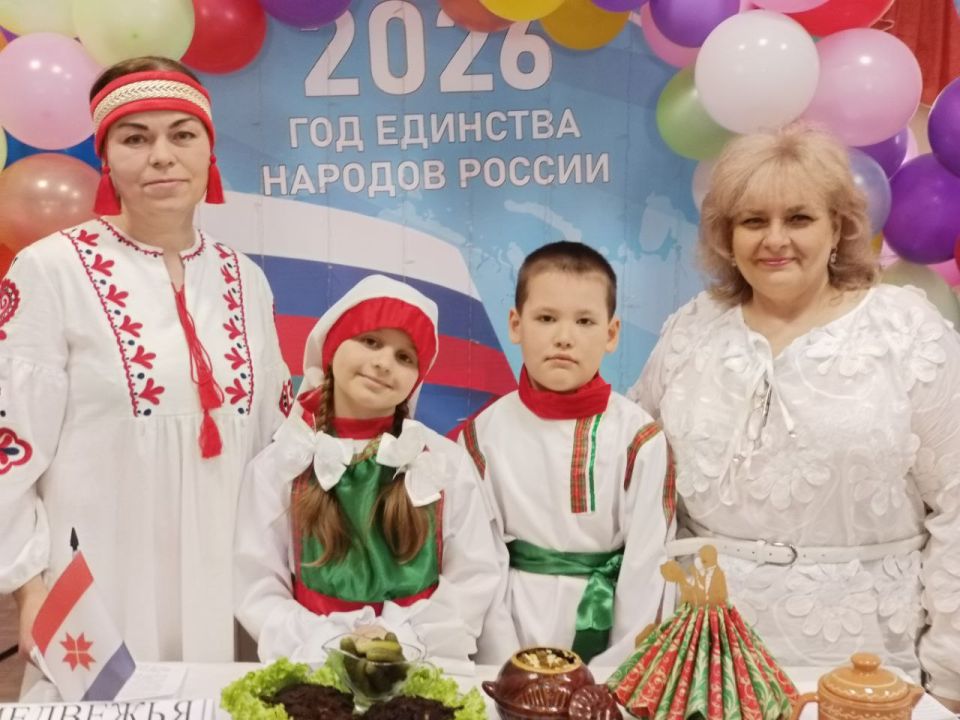 В Ровеньках состоялся «Фестиваль национальной кухни народов России», в рамках Года единства народов В Ровеньках состоялся «Фестиваль национальной кухни народов России», в рамках Года единства народов