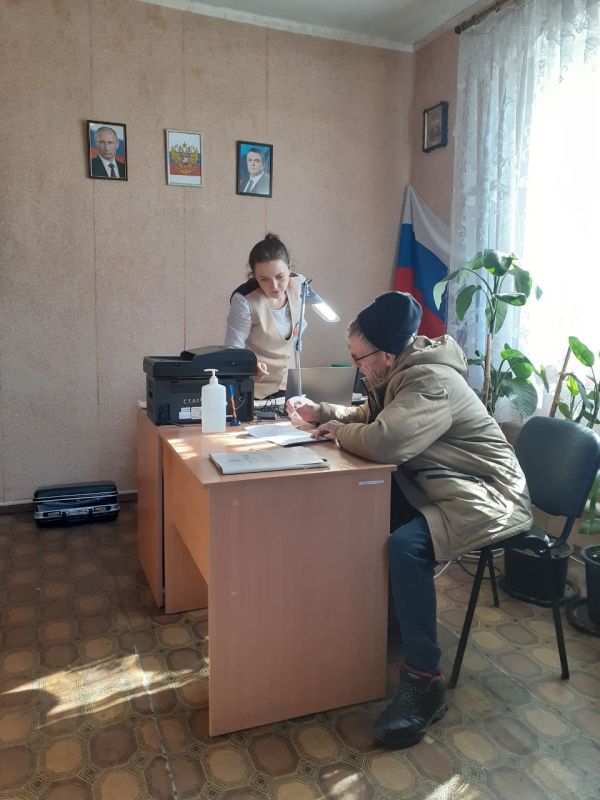 Сегодня 13.03.2026г.на территории Великочерниговского отдела жизнеобеспечения в с.Великая Черниговка, был проведен выездной приём граждан специалистами ГБУ ЛНР "МФЦ" Сегодня 13.03.2026г.на территории Великочерниговского отдела жизнеобеспечения в с.Великая Черниговка, был проведен выездной приём граждан специалистами ГБУ ЛНР "МФЦ"
