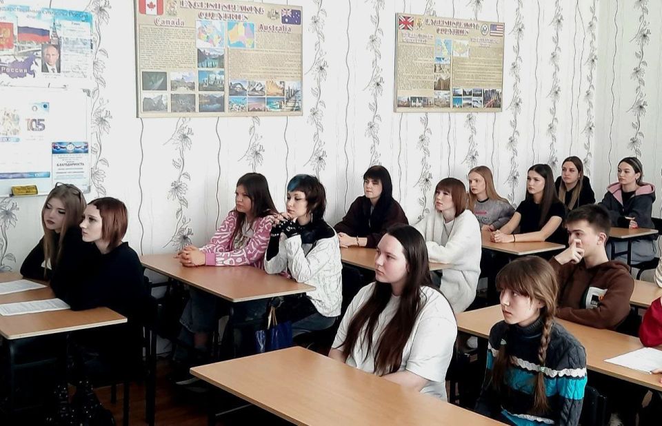 12 марта в Брянковском колледже (филиале ЛГПУ) состоялась важная встреча, посвящённая актуальной теме патриотического воспитания 12 марта в Брянковском колледже (филиале ЛГПУ) состоялась важная встреча, посвящённая актуальной теме патриотического воспитания
