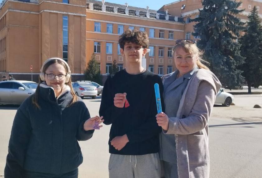 Стань ярче на дороге: профилактический рейд в Стаханове Стань ярче на дороге: профилактический рейд в Стаханове