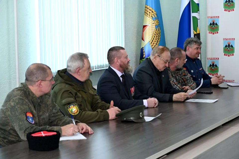 В Брянке состоялась рабочая встреча специалистов Минприроды ЛНР с представителями местной администрации, казачества и городской общественности В Брянке состоялась рабочая встреча специалистов Минприроды ЛНР с представителями местной администрации, казачества и городской общественности