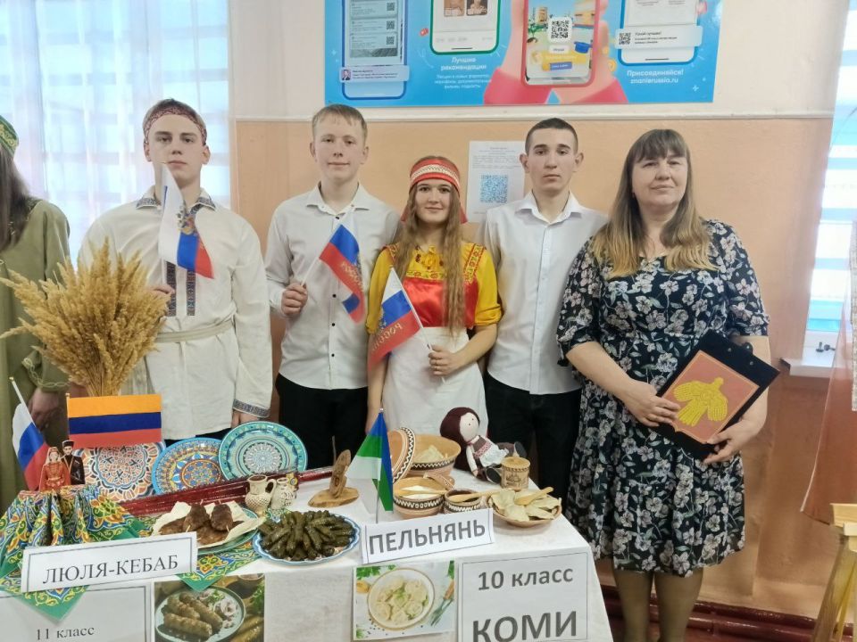 В Ровеньках состоялся «Фестиваль национальной кухни народов России», в рамках Года единства народов В Ровеньках состоялся «Фестиваль национальной кухни народов России», в рамках Года единства народов