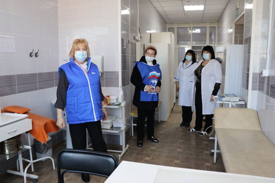 Единороссы ознакомились с ходом диспансеризации участников СВО и населения в Петровской больнице Единороссы ознакомились с ходом диспансеризации участников СВО и населения в Петровской больнице