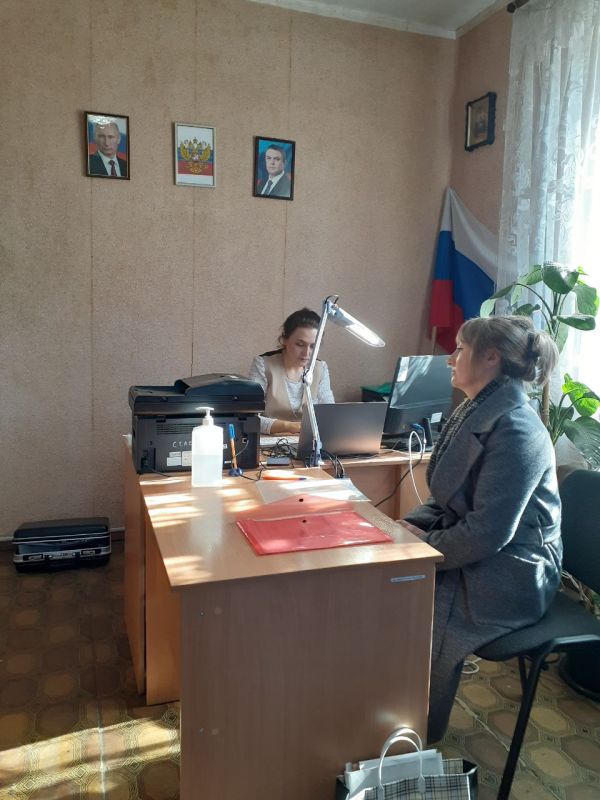 Сегодня 13.03.2026г.на территории Великочерниговского отдела жизнеобеспечения в с.Великая Черниговка, был проведен выездной приём граждан специалистами ГБУ ЛНР "МФЦ" Сегодня 13.03.2026г.на территории Великочерниговского отдела жизнеобеспечения в с.Великая Черниговка, был проведен выездной приём граждан специалистами ГБУ ЛНР "МФЦ"