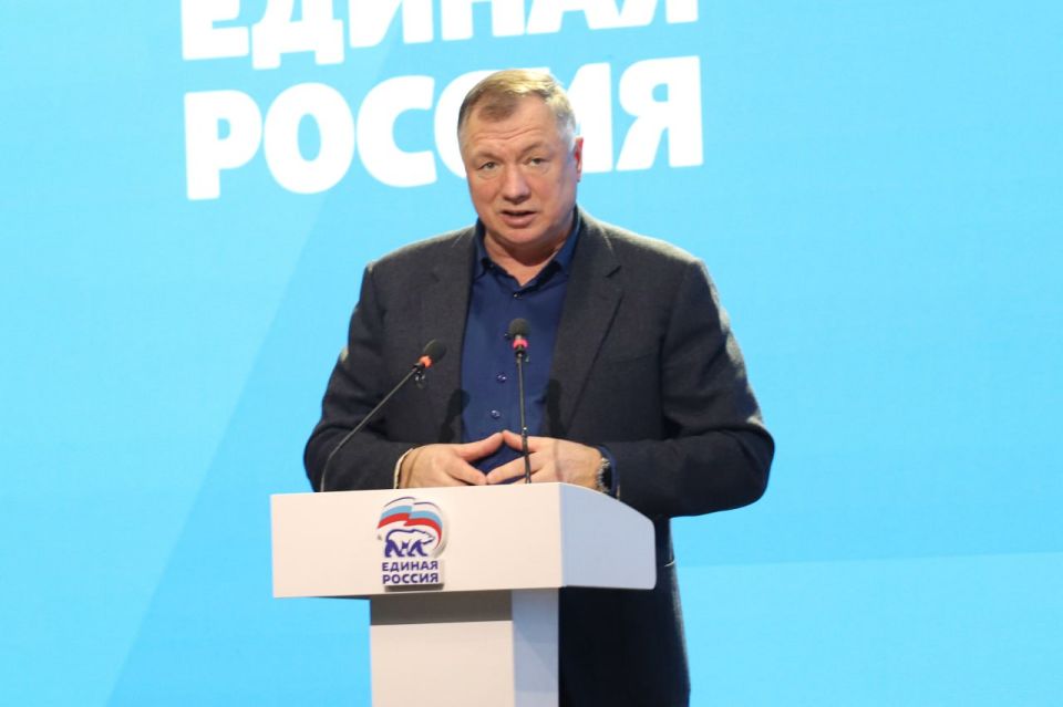 ЛНР на форуме в Ростове. Глава ЛНР Леонид Пасечник и делегация из республики приняли участие во втором окружном отчетно-программном форуме «Есть результат!» партии «Единая Россия», который состоялся 12 марта в... ЛНР на форуме в Ростове. Глава ЛНР Леонид Пасечник и делегация из республики приняли участие во втором окружном отчетно-программном форуме «Есть результат!» партии «Единая Россия», который состоялся 12 марта в...