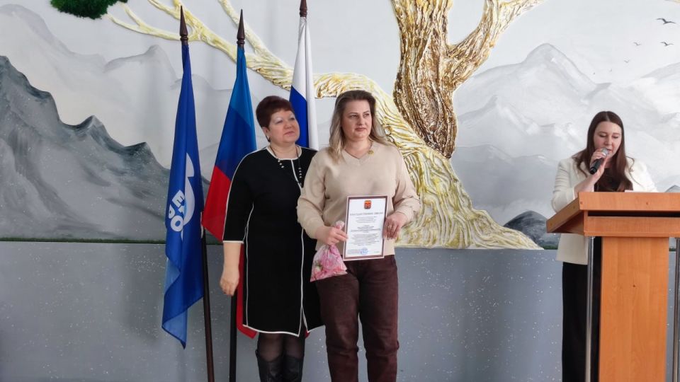 В Молодогвардейске поздравляли работников ЖКХ с профессиональным праздником В Молодогвардейске поздравляли работников ЖКХ с профессиональным праздником